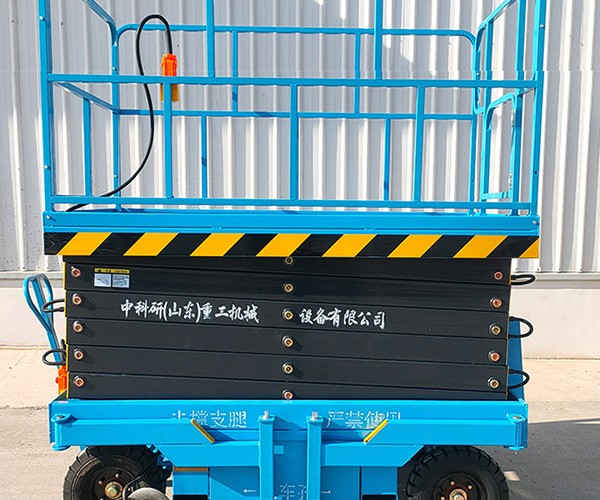 鹰手营子矿自行走升降机